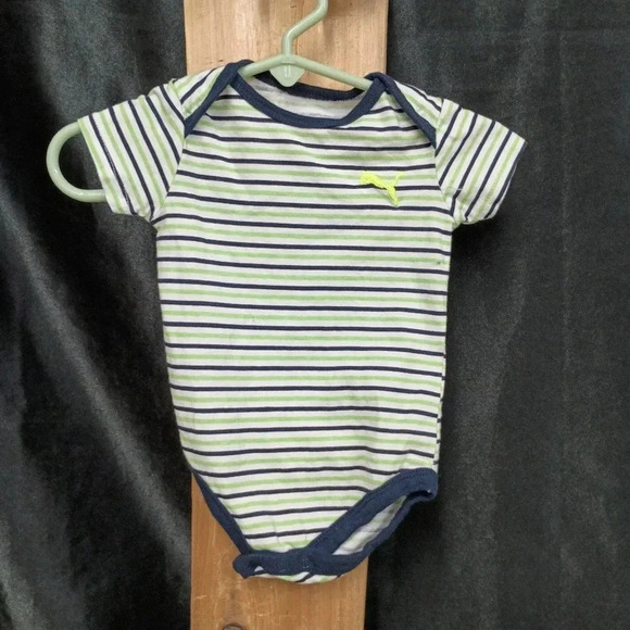 0 to 3 months little boys puma onesie like new green white and yellow and blue - Picture 2 of 4